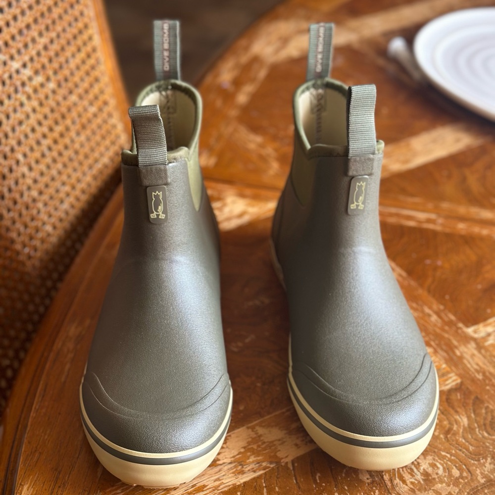 Dive Bomb Trudge Boots